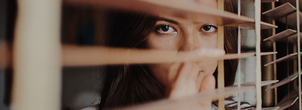 Verfraai je interieur met raamdecoratie die privacy biedt