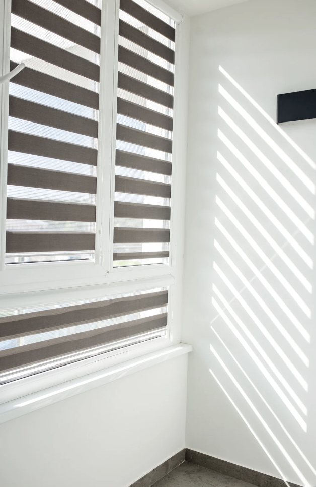 Houd je huis koel met de juiste raamdecoratie: 5 slimme oplossingen voor de zomer