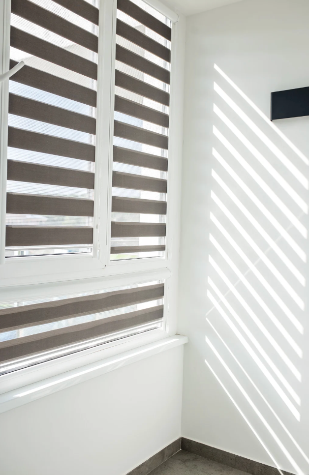 Houd je huis koel met de juiste raamdecoratie: 5 slimme oplossingen voor de zomer